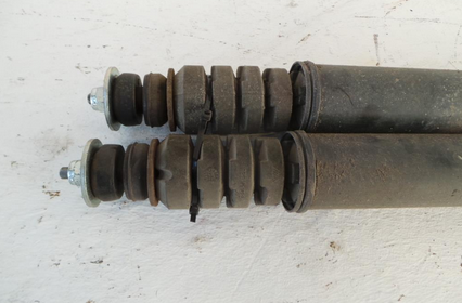 Dacia Sandero Bj.09 Satz Stossd&auml;mpfer Hinterachse 1.4 55kw